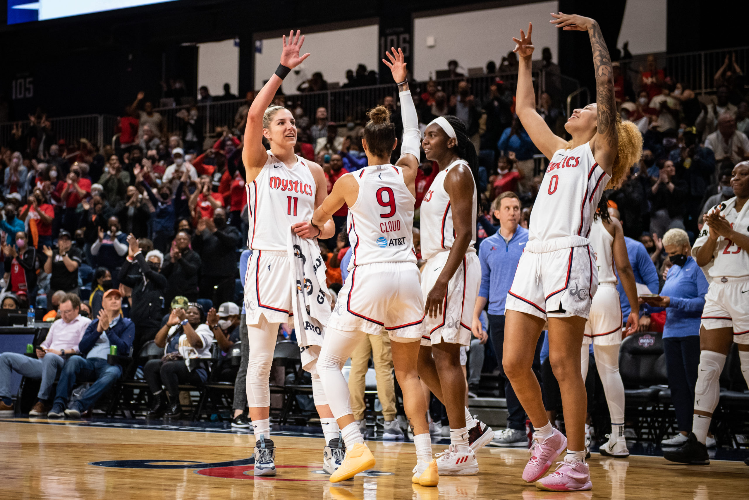 Women's Basketball Daily Briefing: Upsets take hold across the WNBA