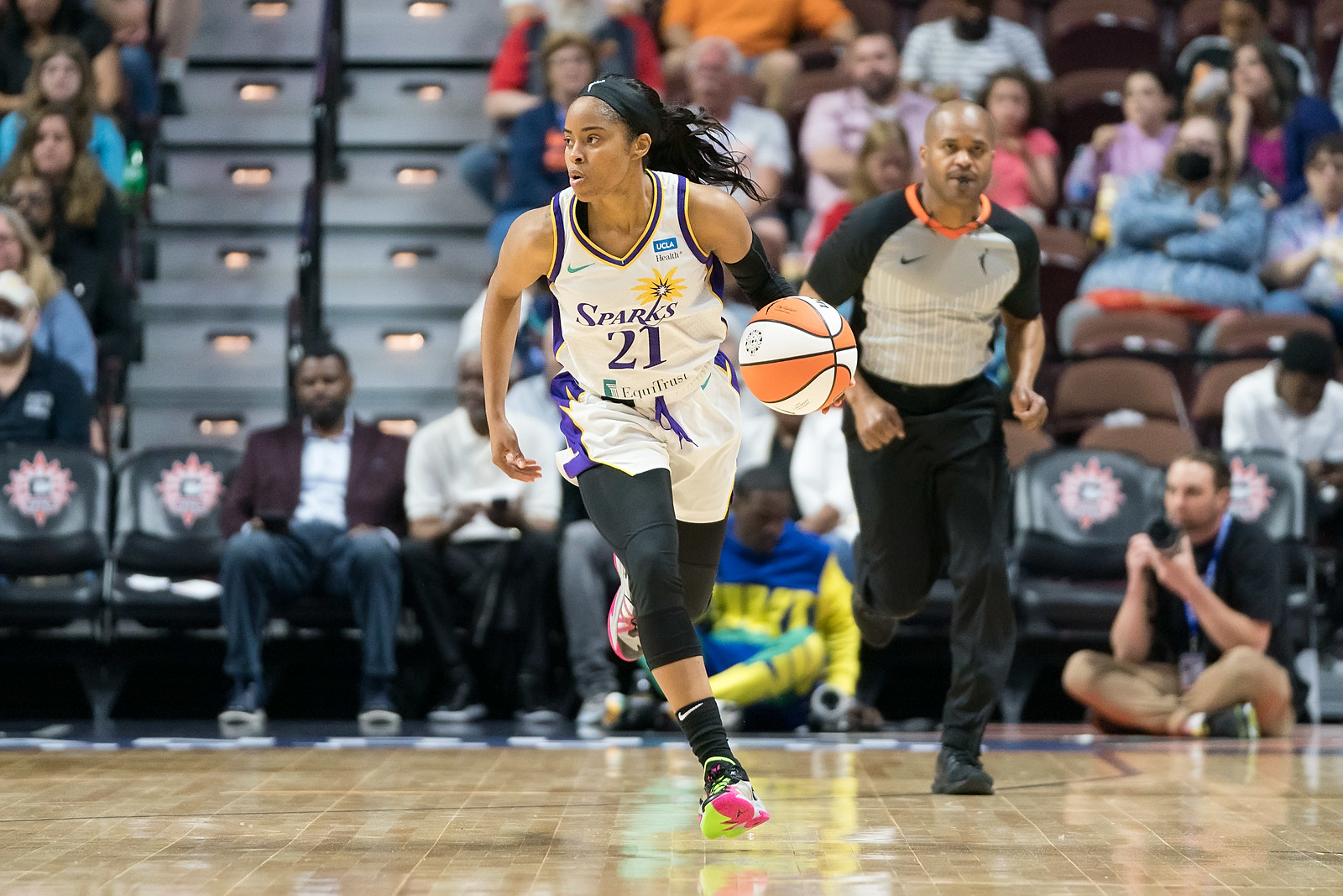 Jordin Canada decides to stay with hometown Los Angeles Sparks - ESPN