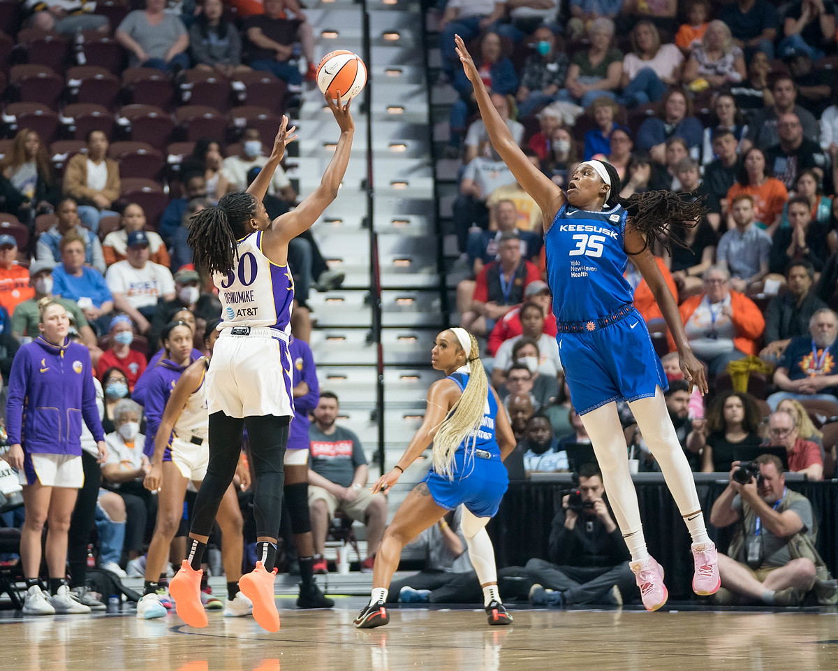 NNEKA OGWUMIKE Signed 8 x 10 Photo WNBA Basketball LOS ANGELES