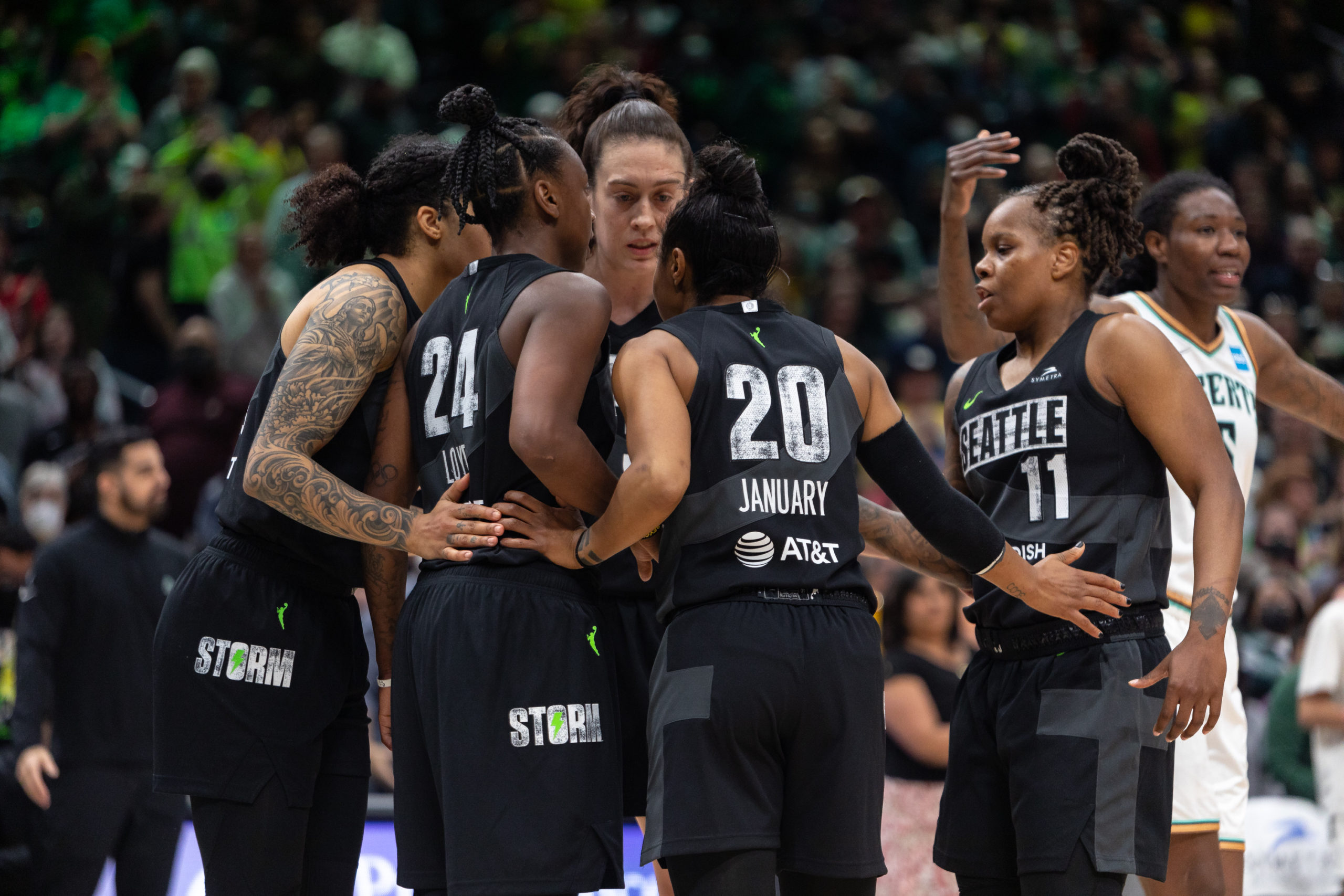Women's Basketball Daily Briefing Storm crush Sparks in final Cup match
